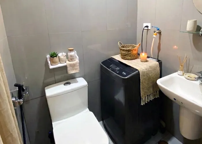Air Residences 49f View, Wifi & Netflix * Manila