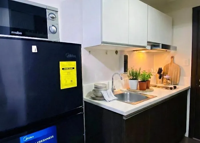Air Residences 49f View, Wifi & Netflix *