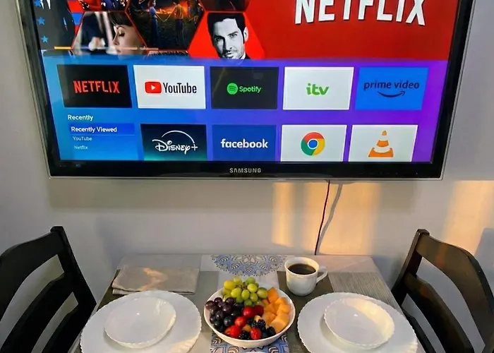 Air Residences 49f View, Wifi & Netflix Apartment *